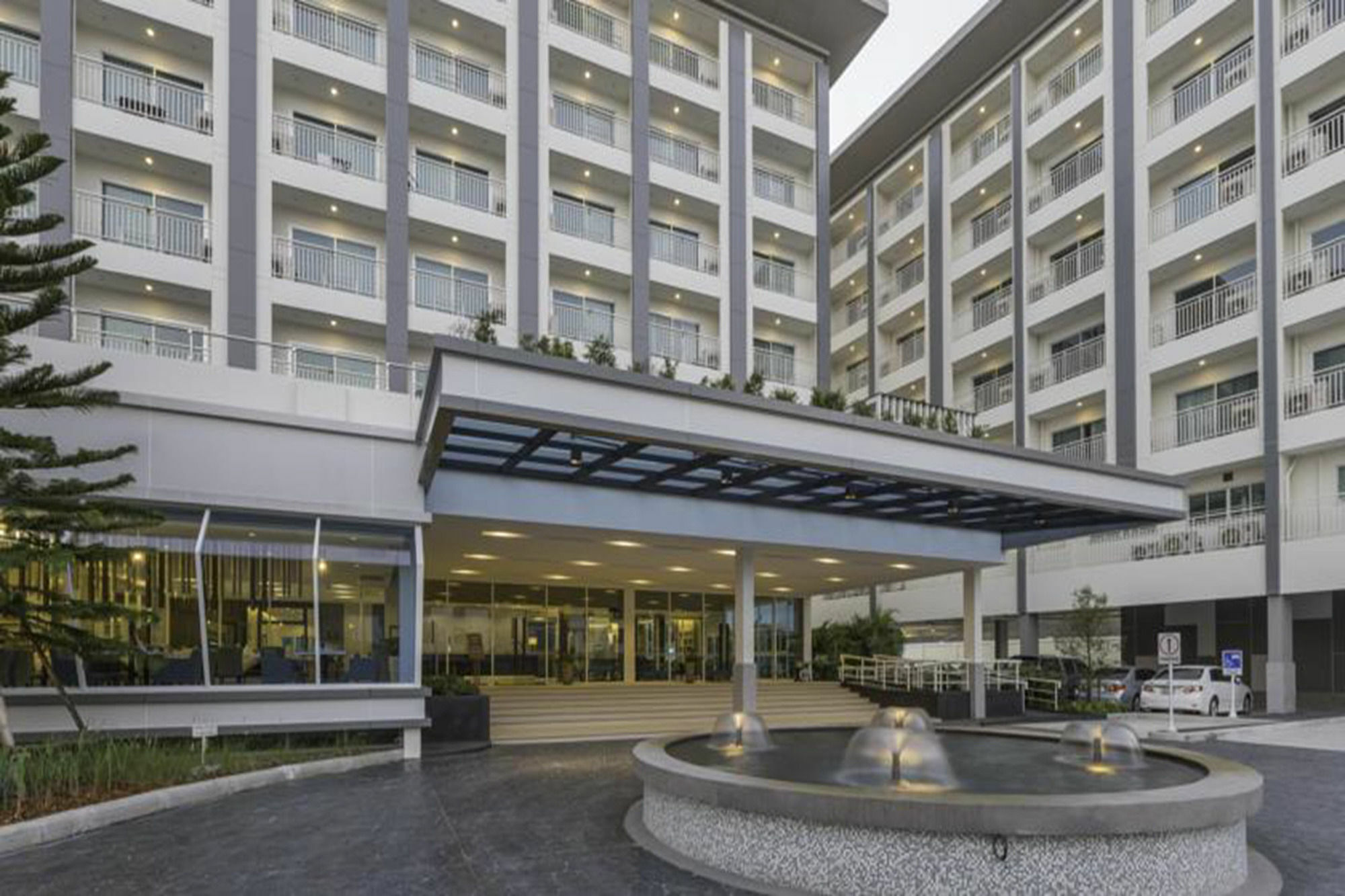 Kantary Hotel And Serviced Apartment, Amata, Bangpakong Ban Tamru Екстериор снимка
