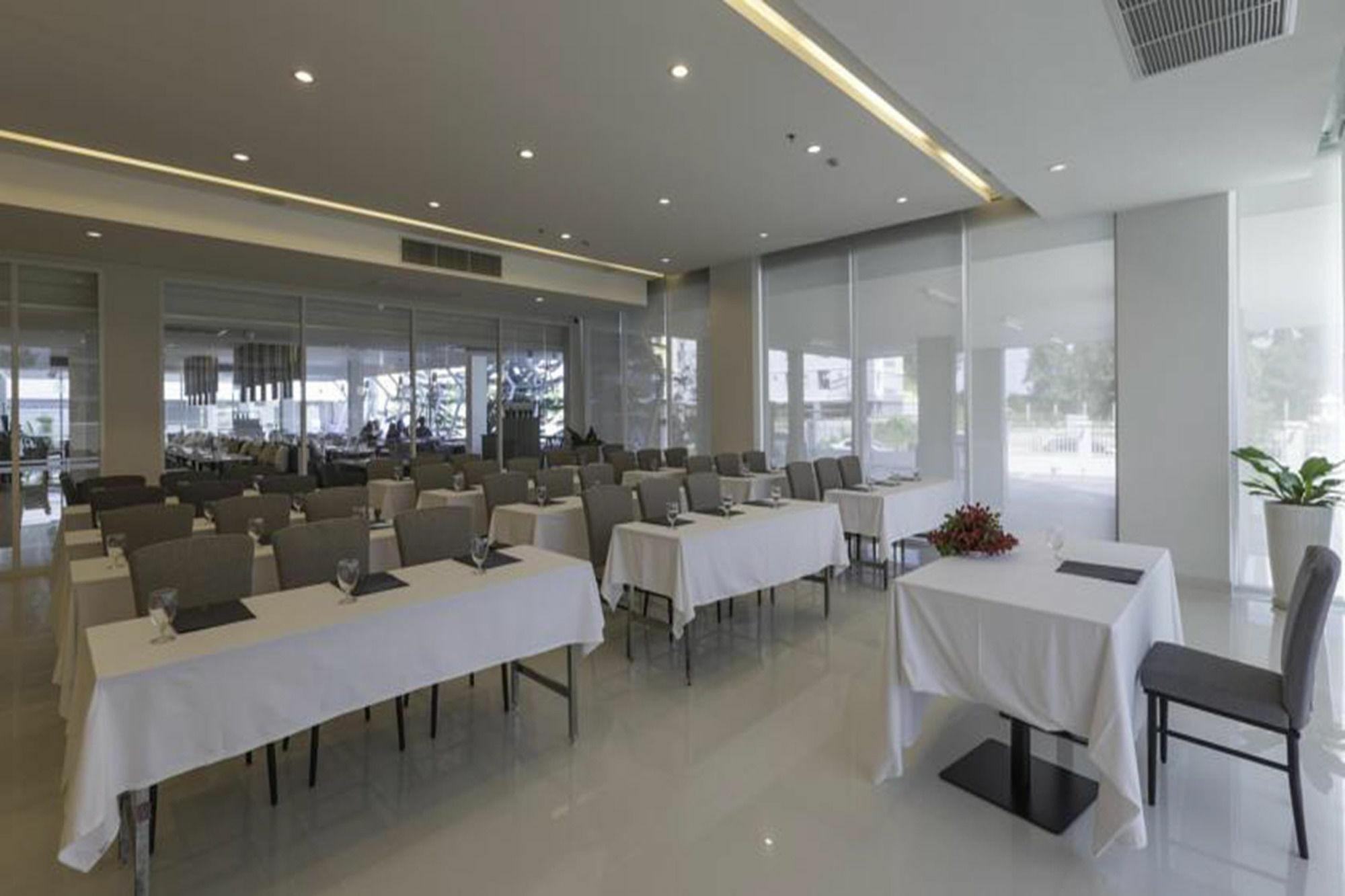 Kantary Hotel And Serviced Apartment, Amata, Bangpakong Ban Tamru Екстериор снимка
